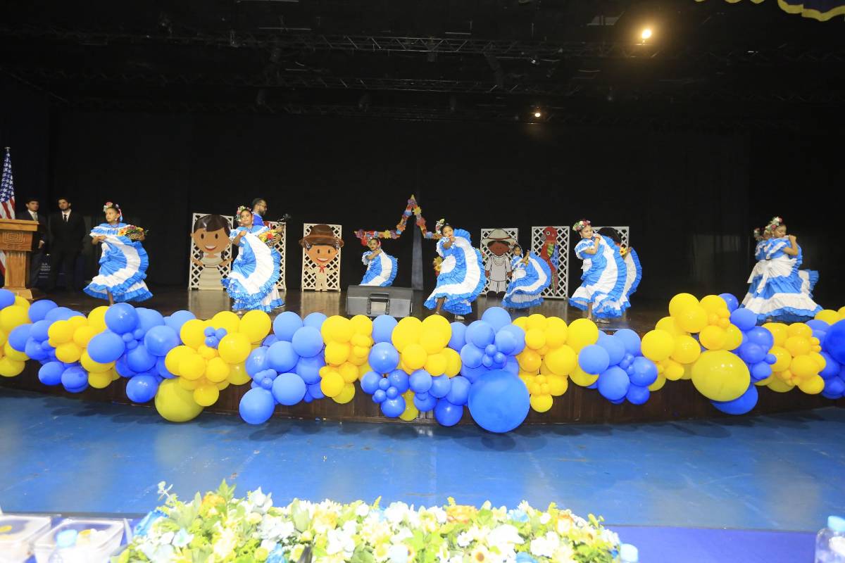EIS celebra la cuarta edición del Encuentro Cultural de Danzas