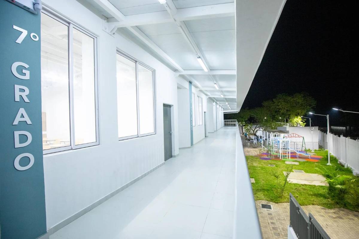 Bukele lanza plan 'Dos escuelas por día', inaugurando primeros edificios