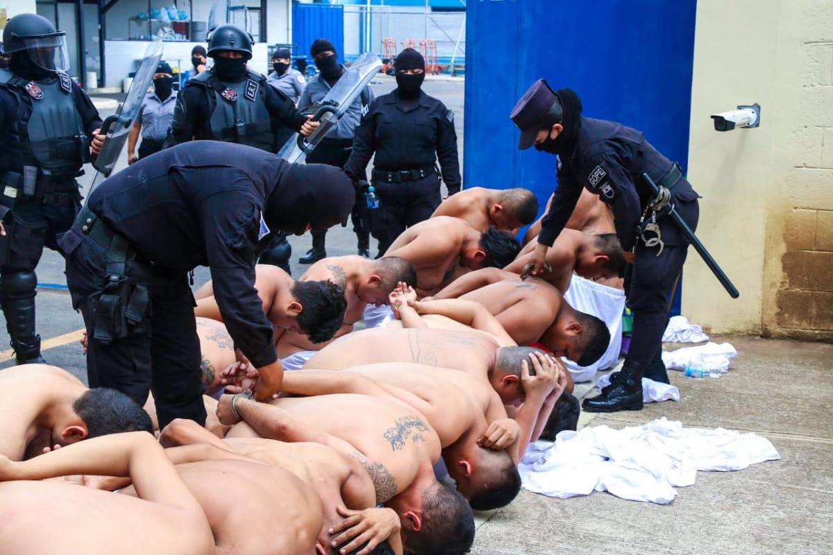 Alta comisionada de la ONU denuncia “tratos crueles” contra pandilleros en El Salvador
