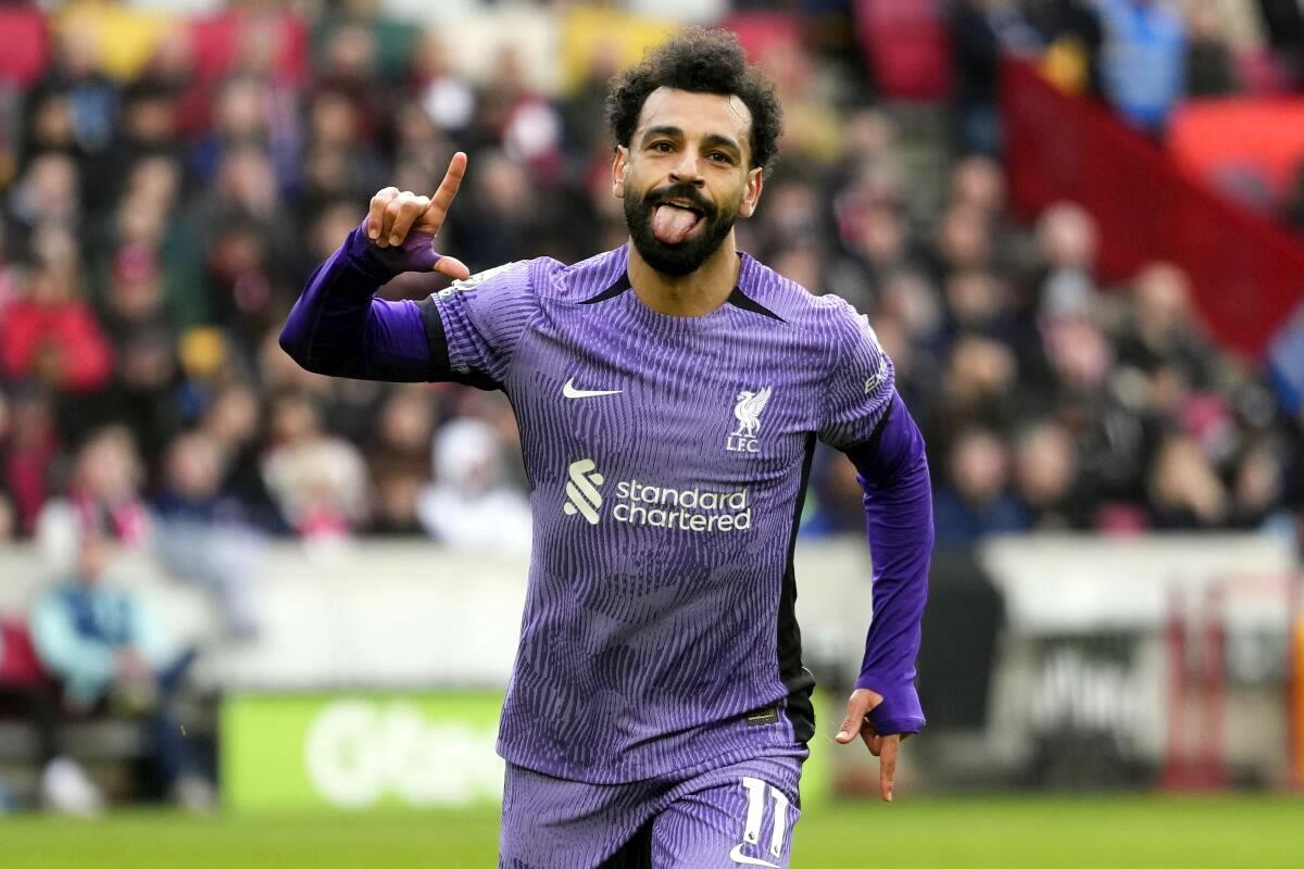 Mohamed Salah volvió a jugar con el Liverpool y anotó uno de los goles en Brentford.