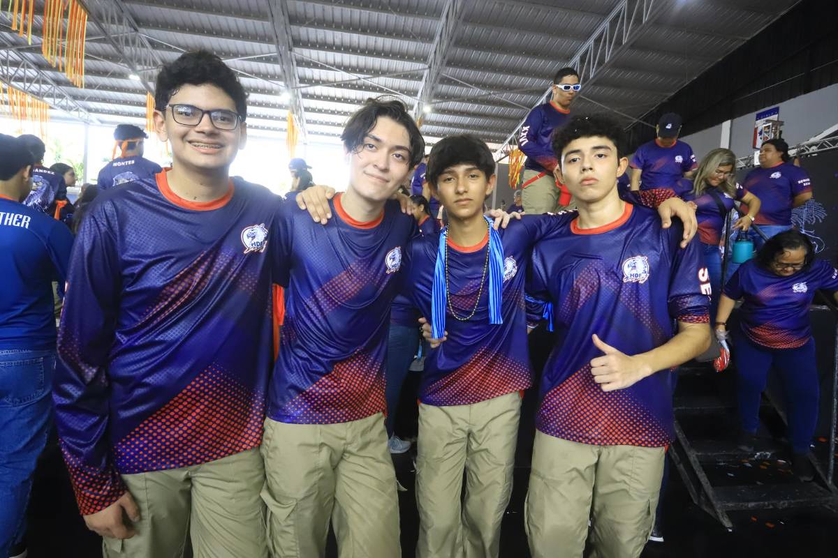 Seniors 2026 de la Freedom High School celebran su entrada triunfal