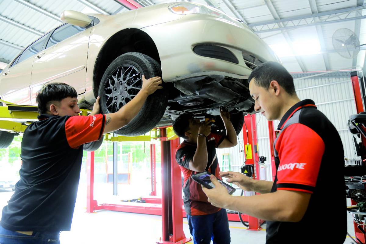 Honduras atrae el interés de fabricantes de piezas de autos