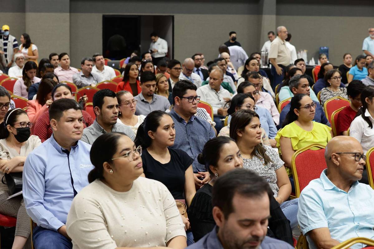 Participantes. Muchos pequeños proveedores, empleados de grandes empresas y estudiantes participaron.
