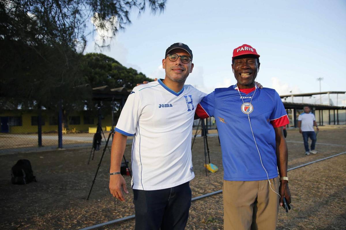 Redondo y su pareja presentes; bella catracha y mundialista en el Haití-Honduras