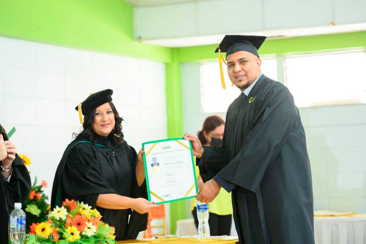 UTH de La Ceiba gradúa a 60 nuevos profesionales