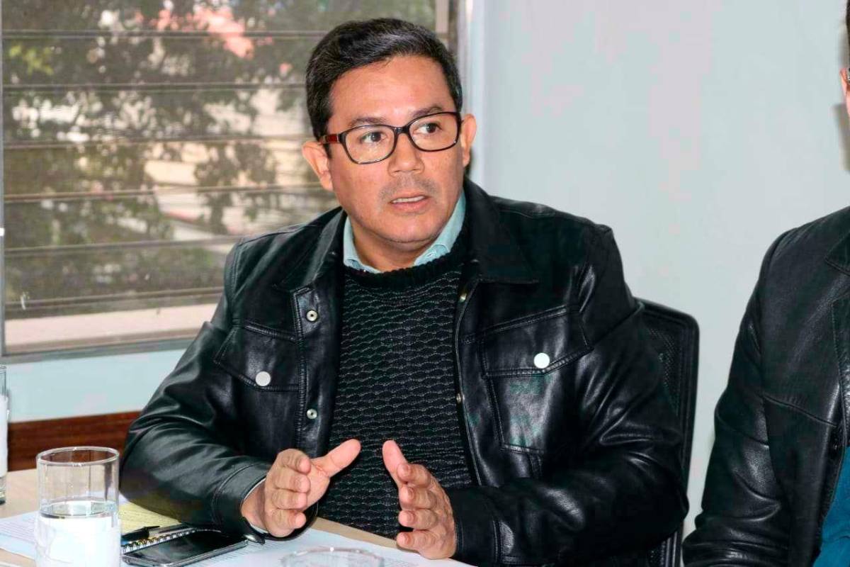 “15 alcaldes y dos diputados no entregaron ni una factura”