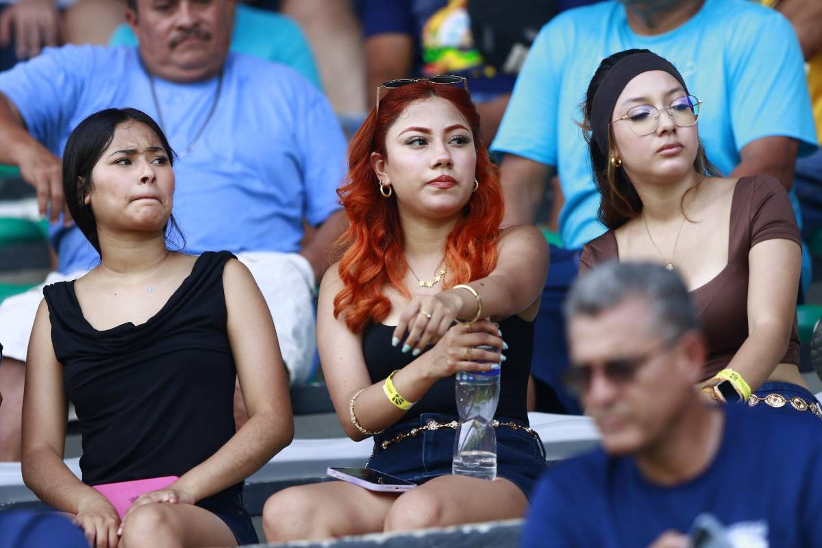 Chicas enamoran en Puerto Cortés, héroe y primer expulsado en regreso de la Liga