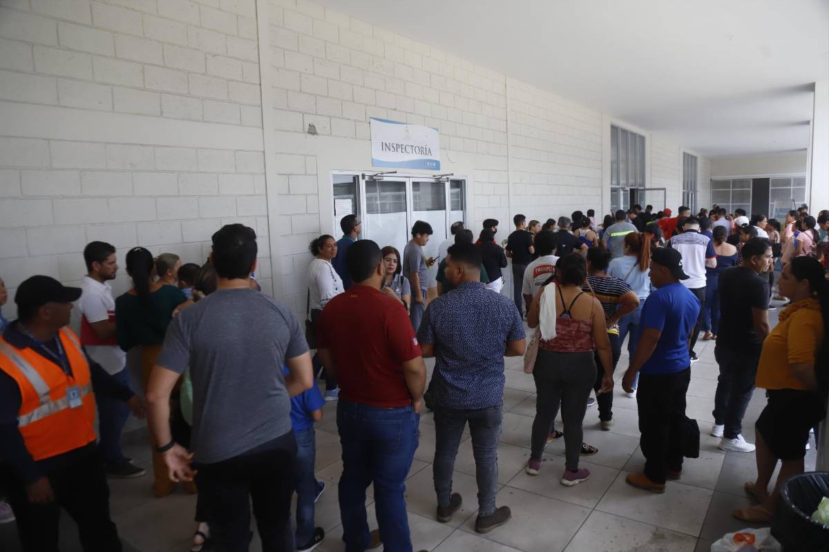 Más de 800 personas atienden al día en oficina de pasaportes de SPS