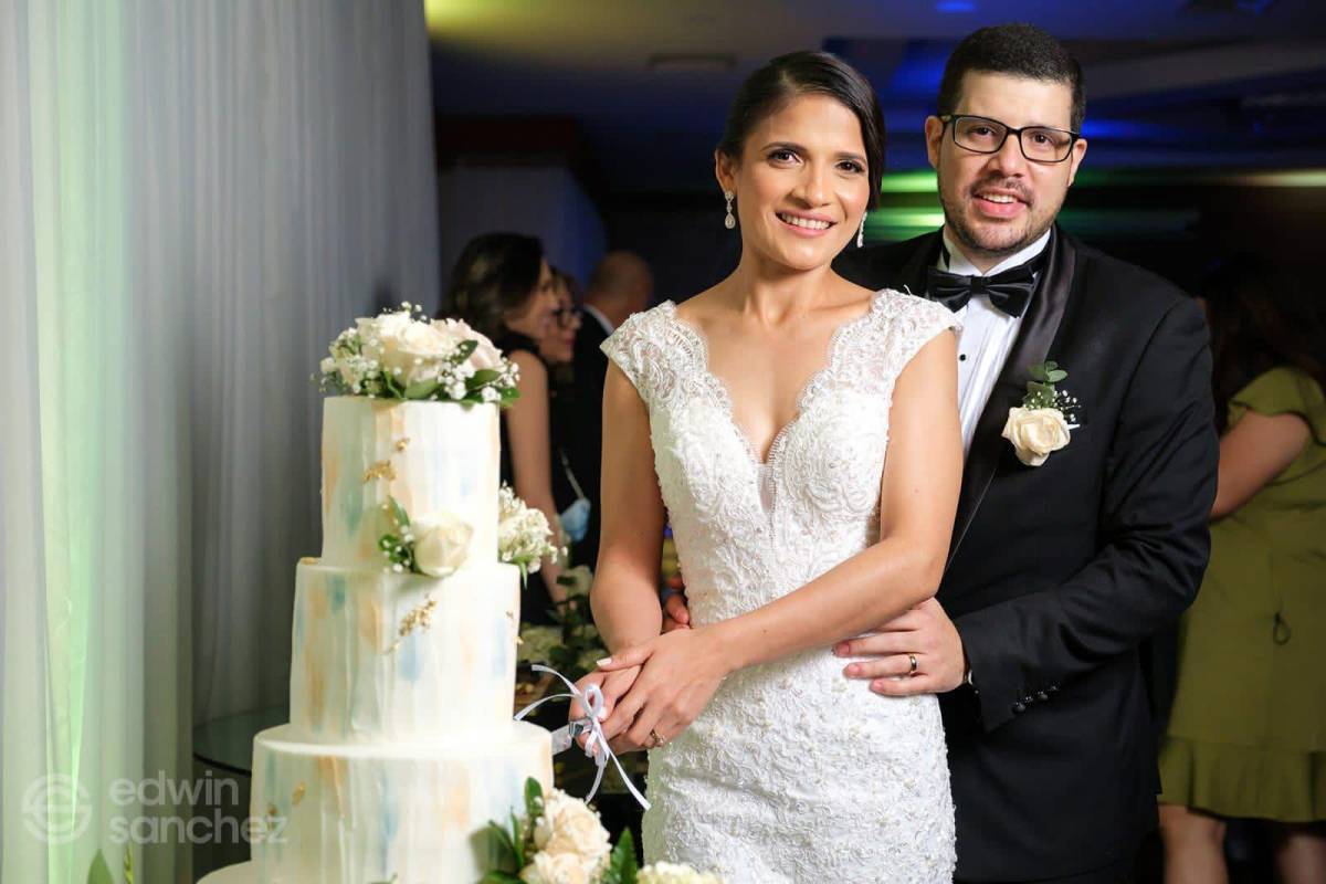 Algarabía por la unión matrimonial de Nassim Gale y Evelin Funes