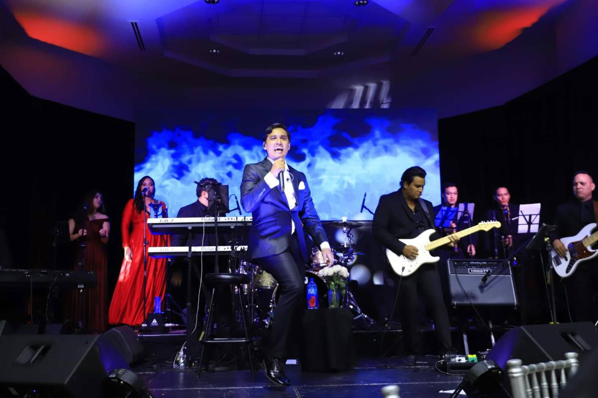 Daniel Ochoa brinda espectacular concierto con la participación especial de Angie Flores