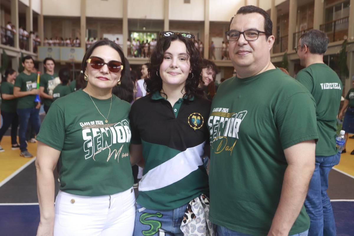 FOTOS: Seniors 2026 de la Franciscan School celebran su entrada triunfal