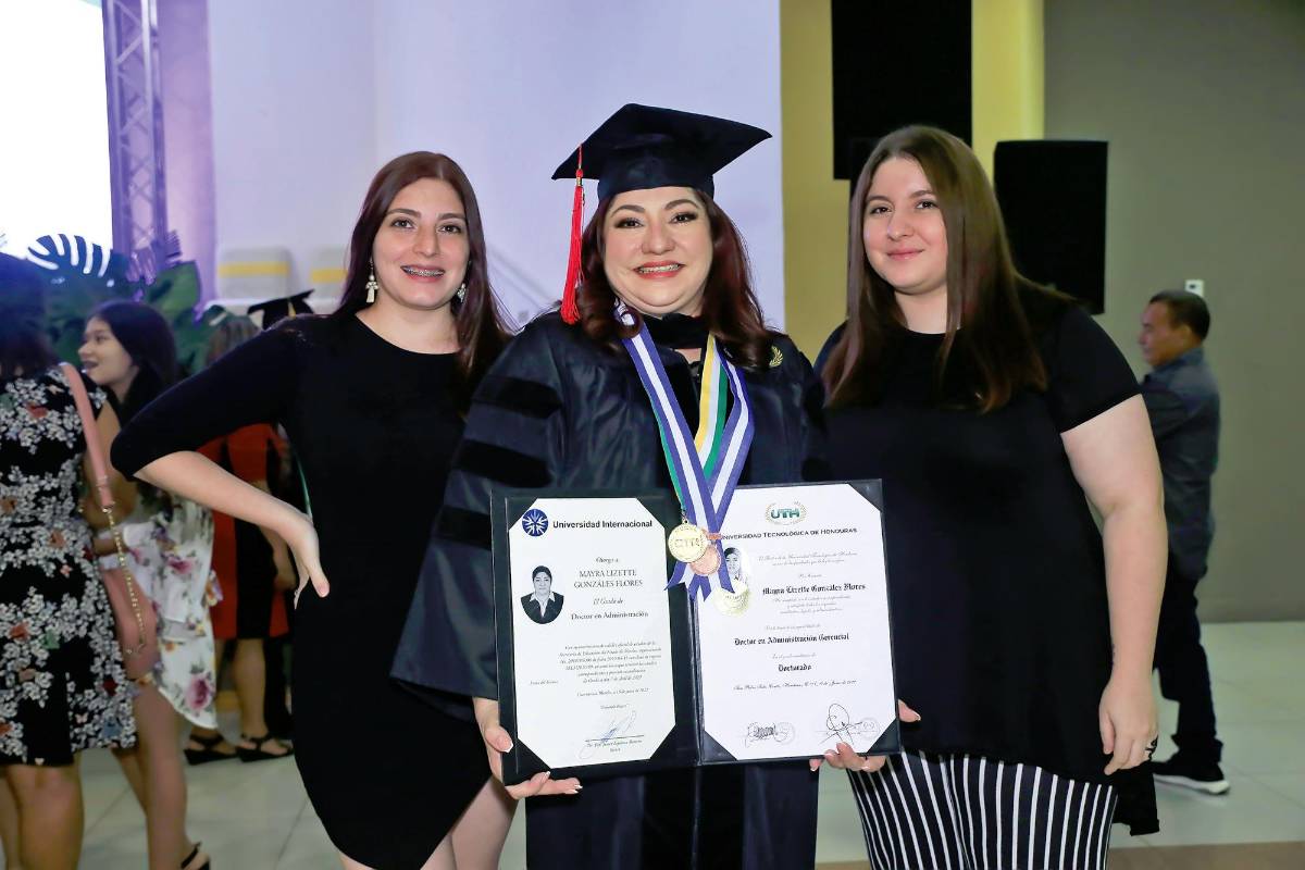 UTH gradúa a 170 nuevos profesionales