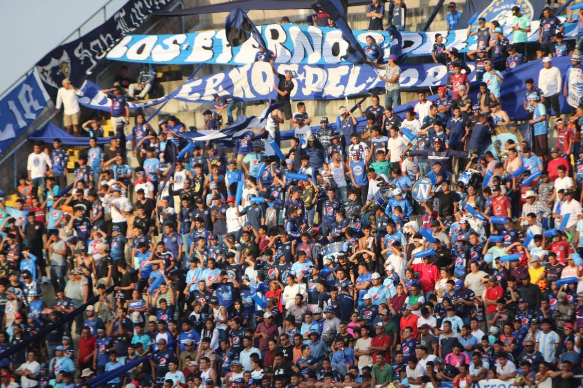 La afición del Motagua llegó en gran cantidad al estadio Emilio Williams de Choluteca.