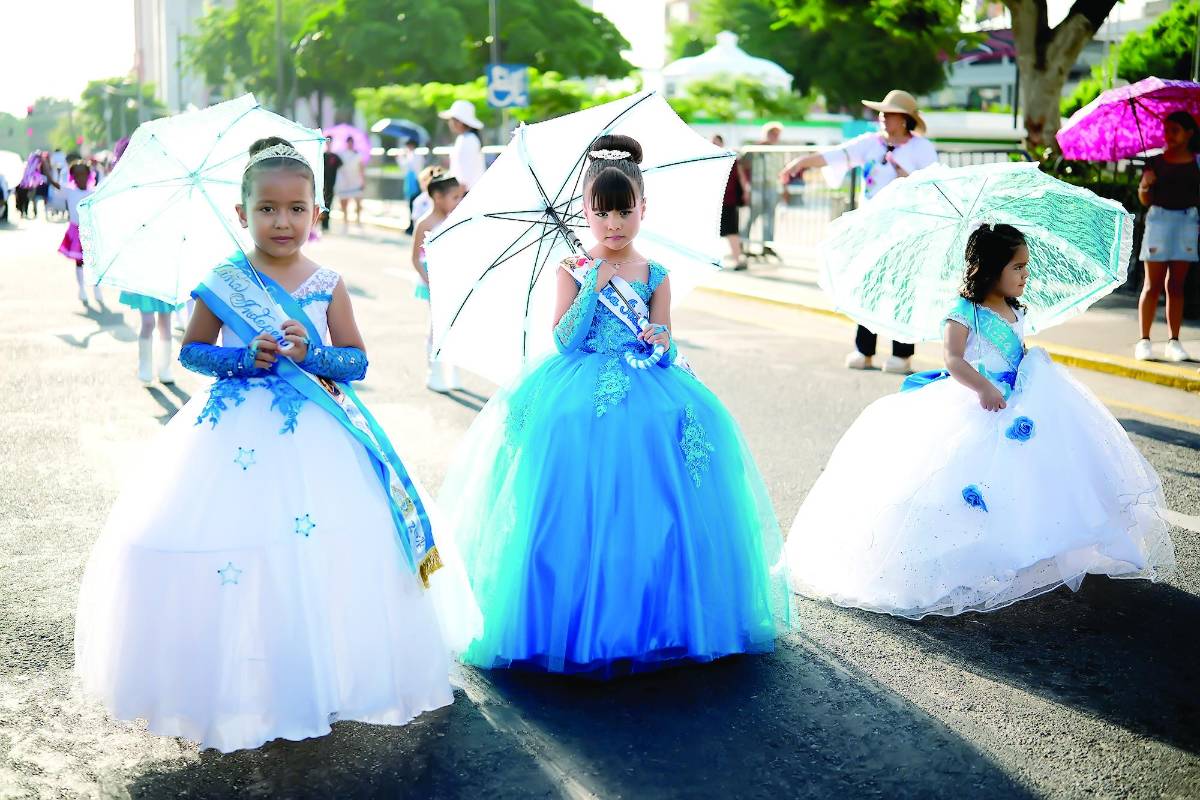 Niños cautivaron a sampedranos en el inicio de los desfiles patrios