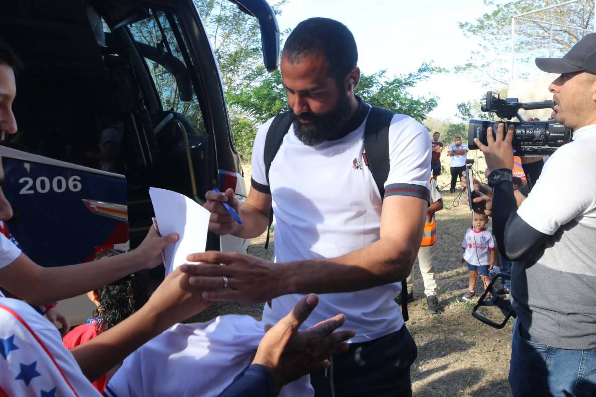 Jugador se estrella con muro y, ¿quién es el 'chelito' que debutó con Olimpia?