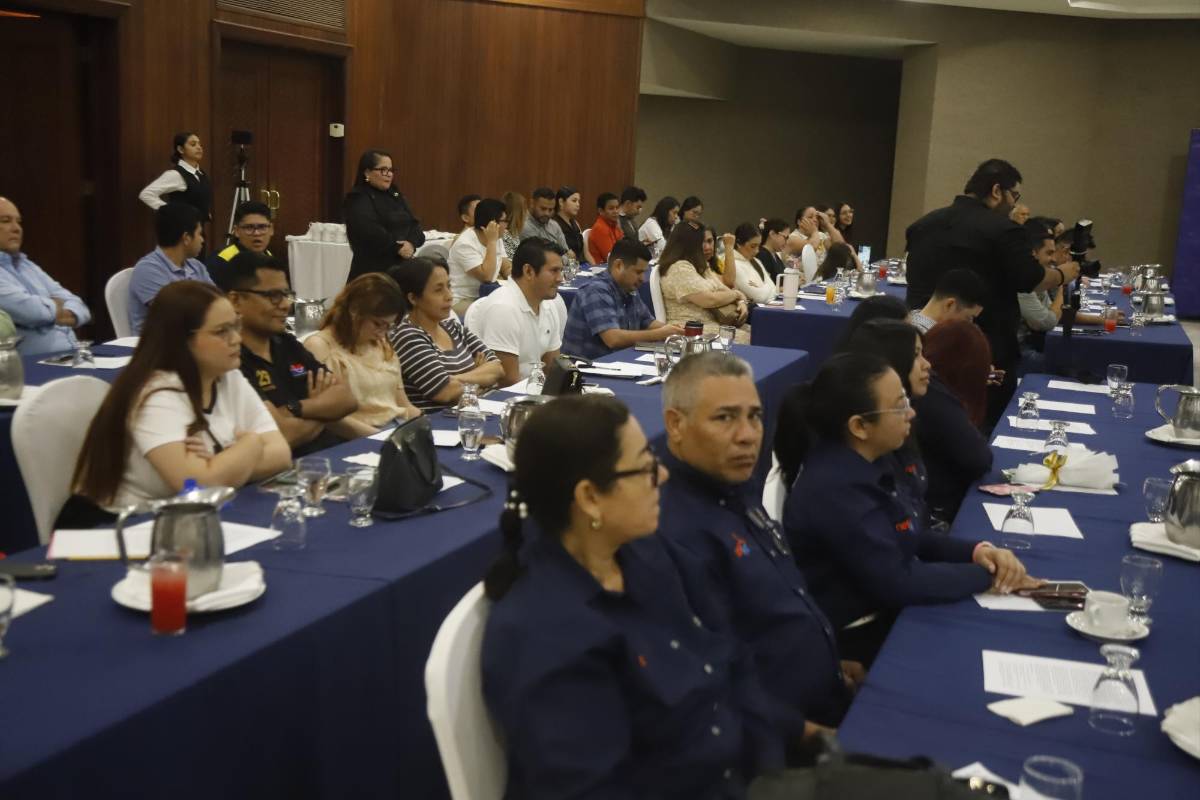 Valmoral realiza taller enfocado en tener “reuniones con propósito”