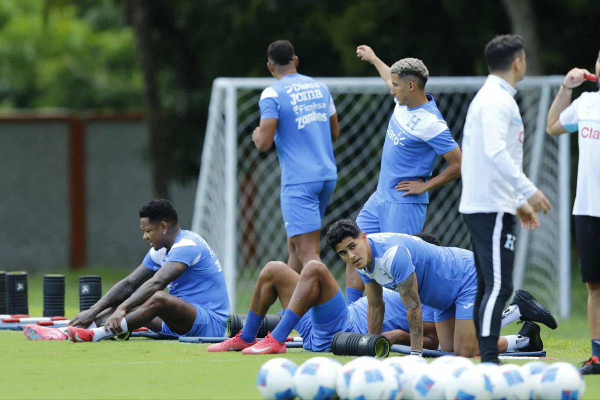 Selección de Honduras con nuevos legionarios, gesto de Palma e invitada especial