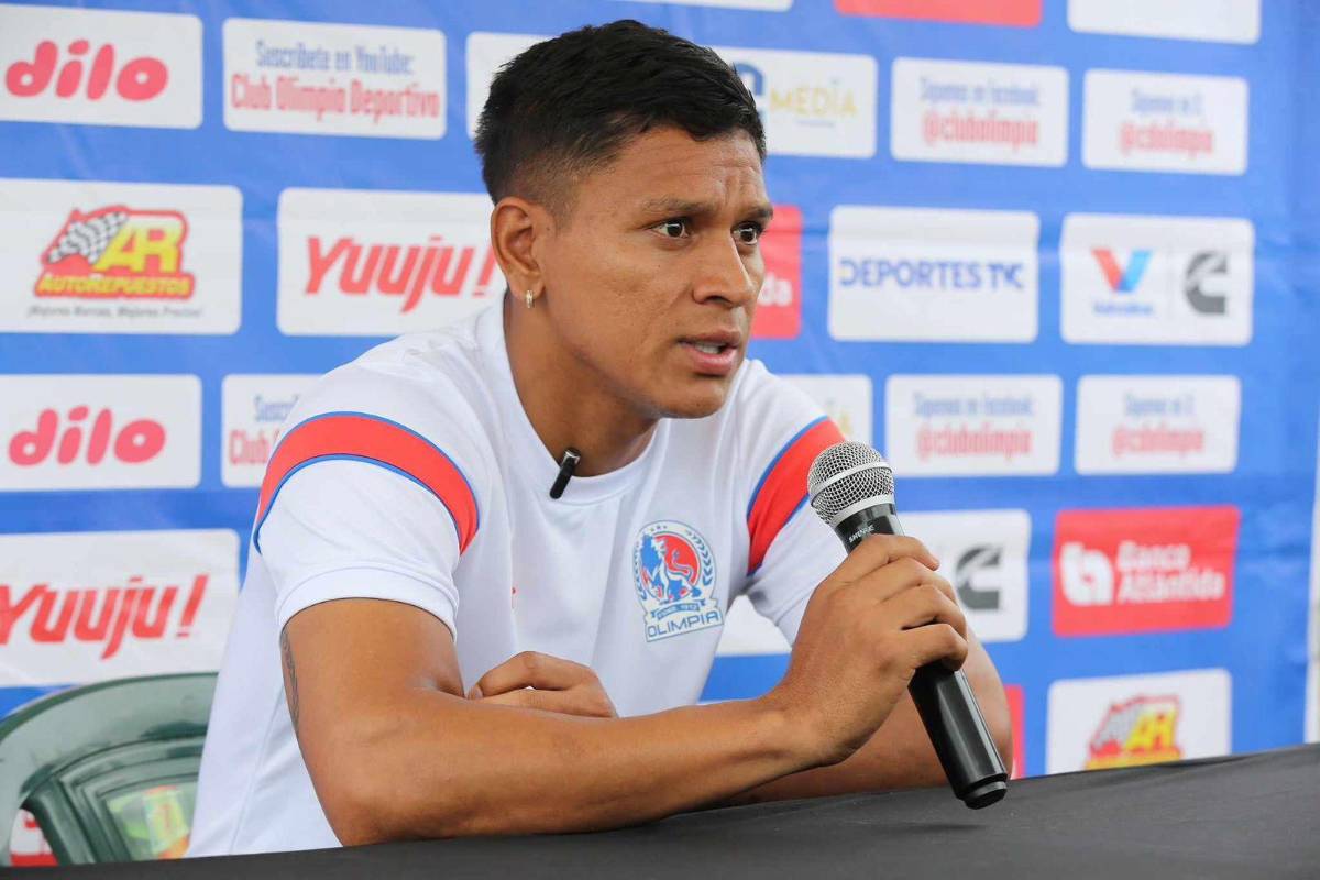 Brayan Moya en conferencia de prensa previo al duelo ante Olimpia.