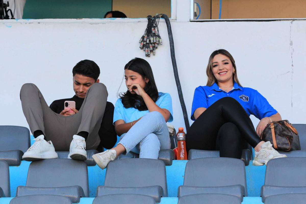 Rubia enamora en Motagua-Real España, fiesta azul en el Nacional e 'infiltrados'