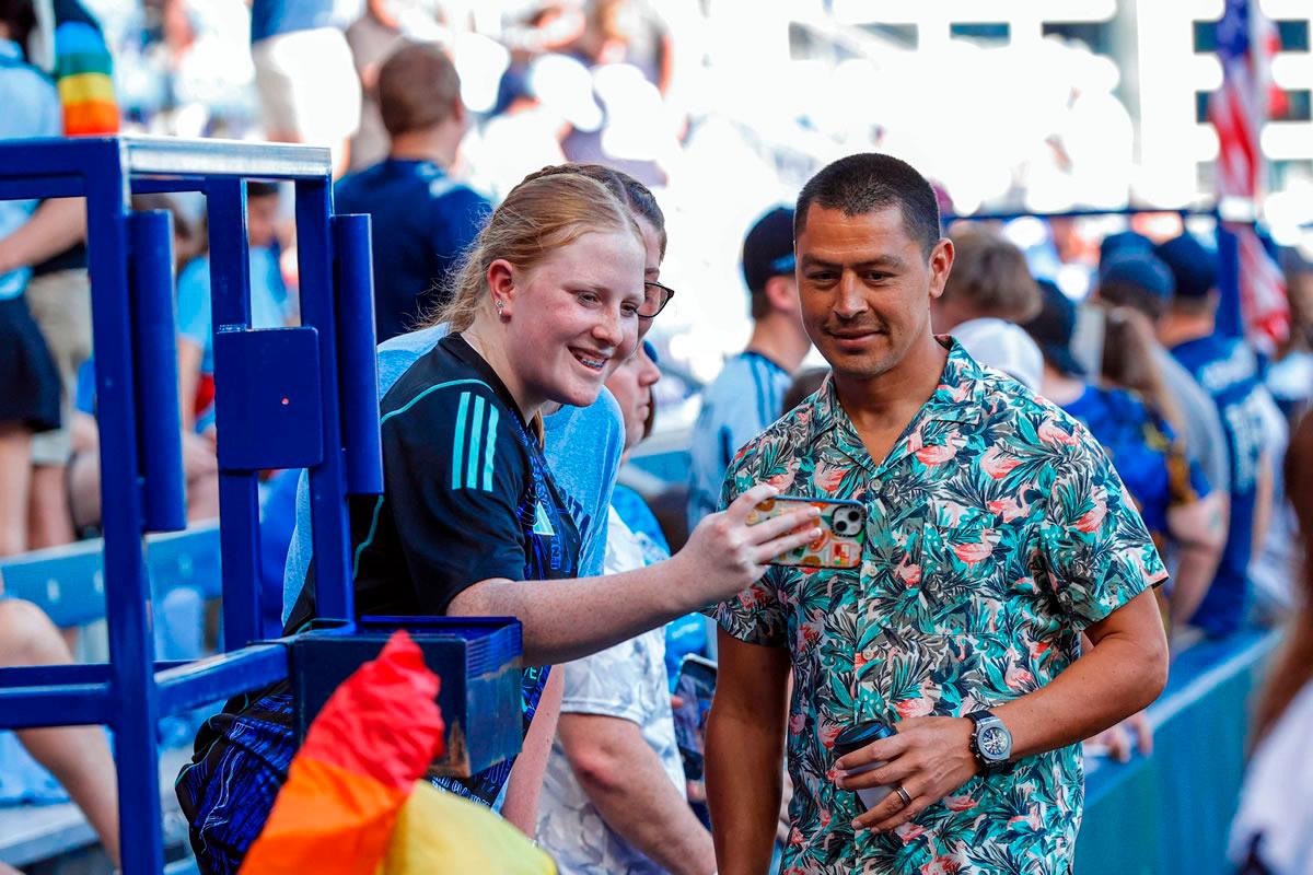 Roger Espinoza se ha convertido en ídolo para los aficionados del Sporting Kansas City.