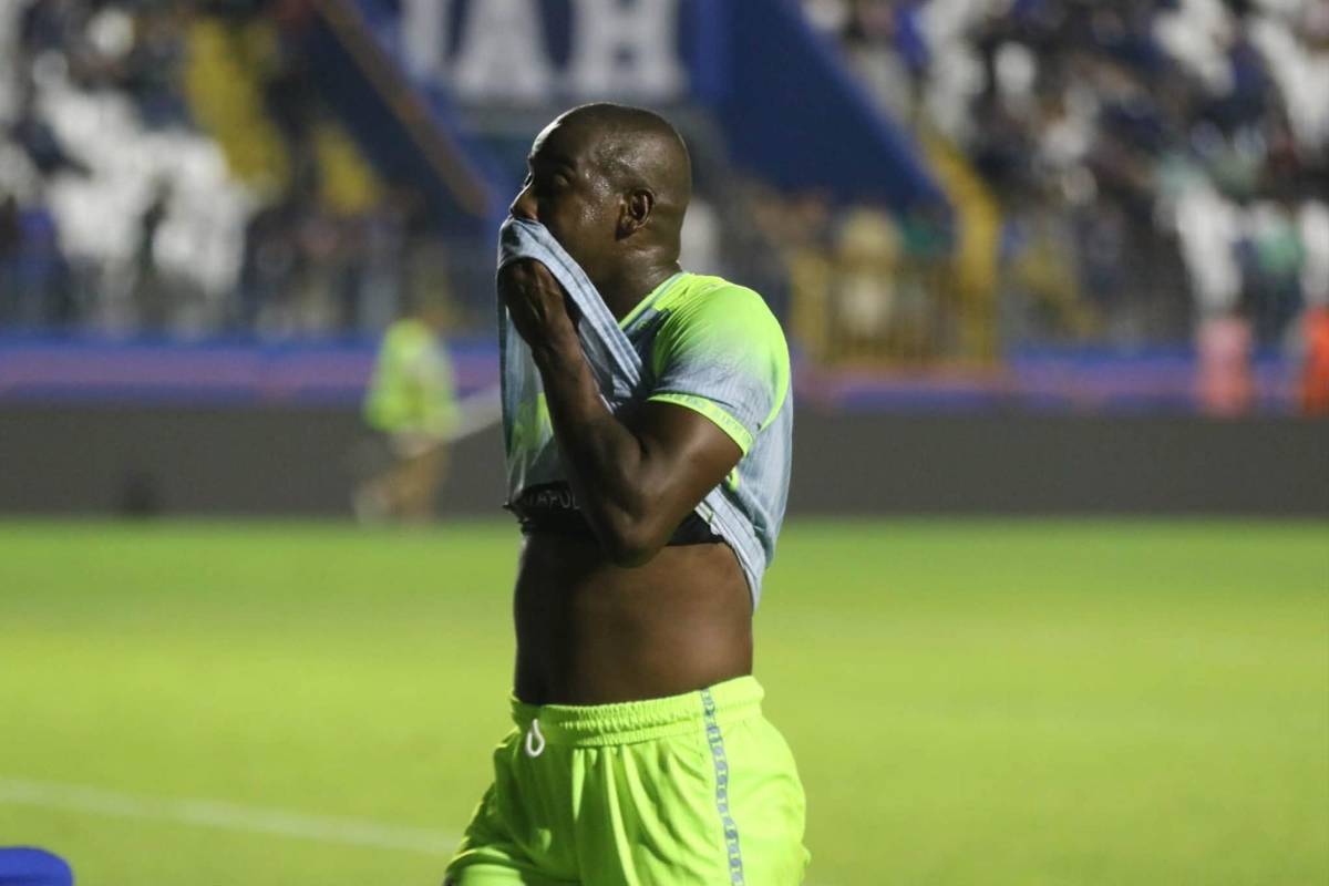Emilio sorprende con Virginia en el Nacional, fiesta de Motagua y bellezas