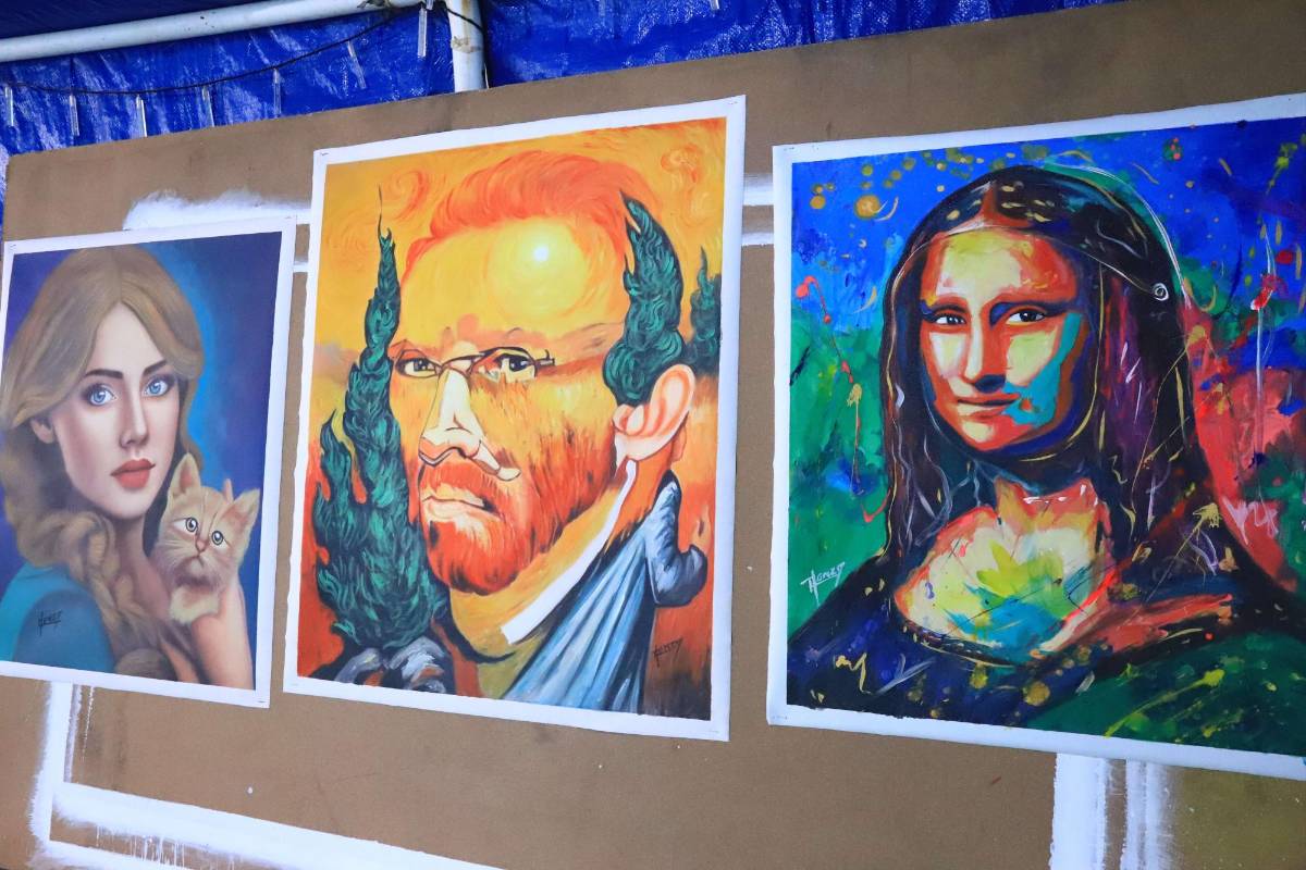 TÉCNICA. En algunas obras combina retratos con el surrealismo.