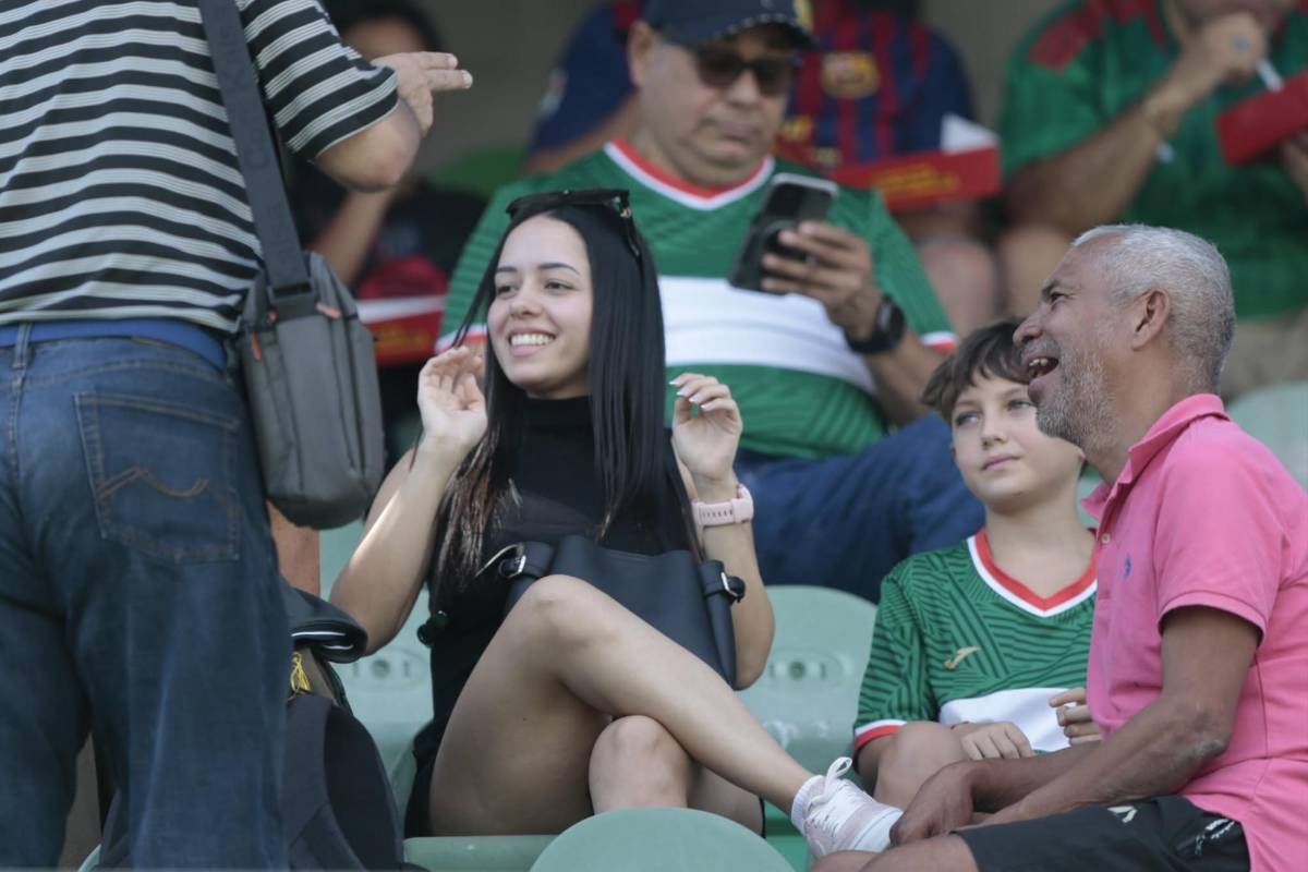 Las chicas que enamoraron en el Marathón-Real España, infiltrados y ambientazo