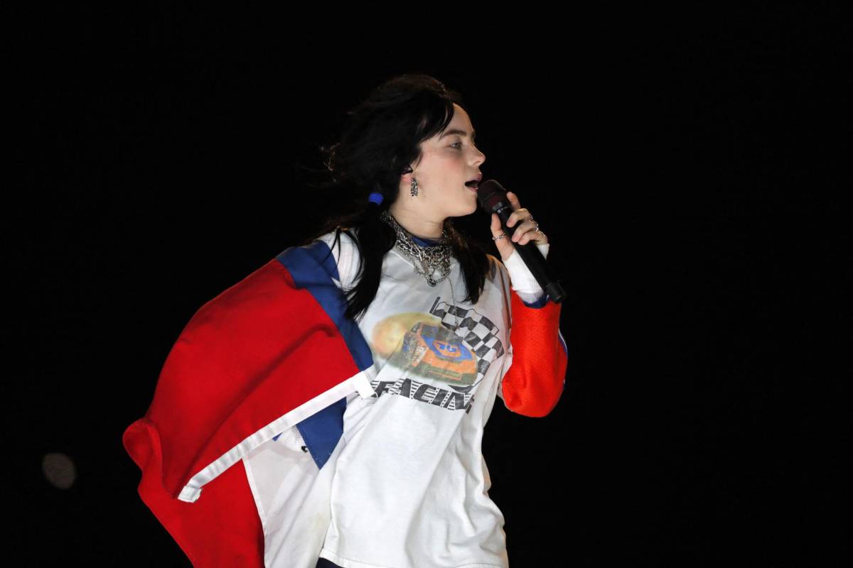 Billie Eilish luce su tono intimista en su debut en Chile en el Lollapalooza