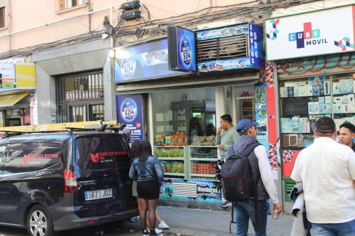 Hondureño abre sucursal de su negocio de envíos en Madrid