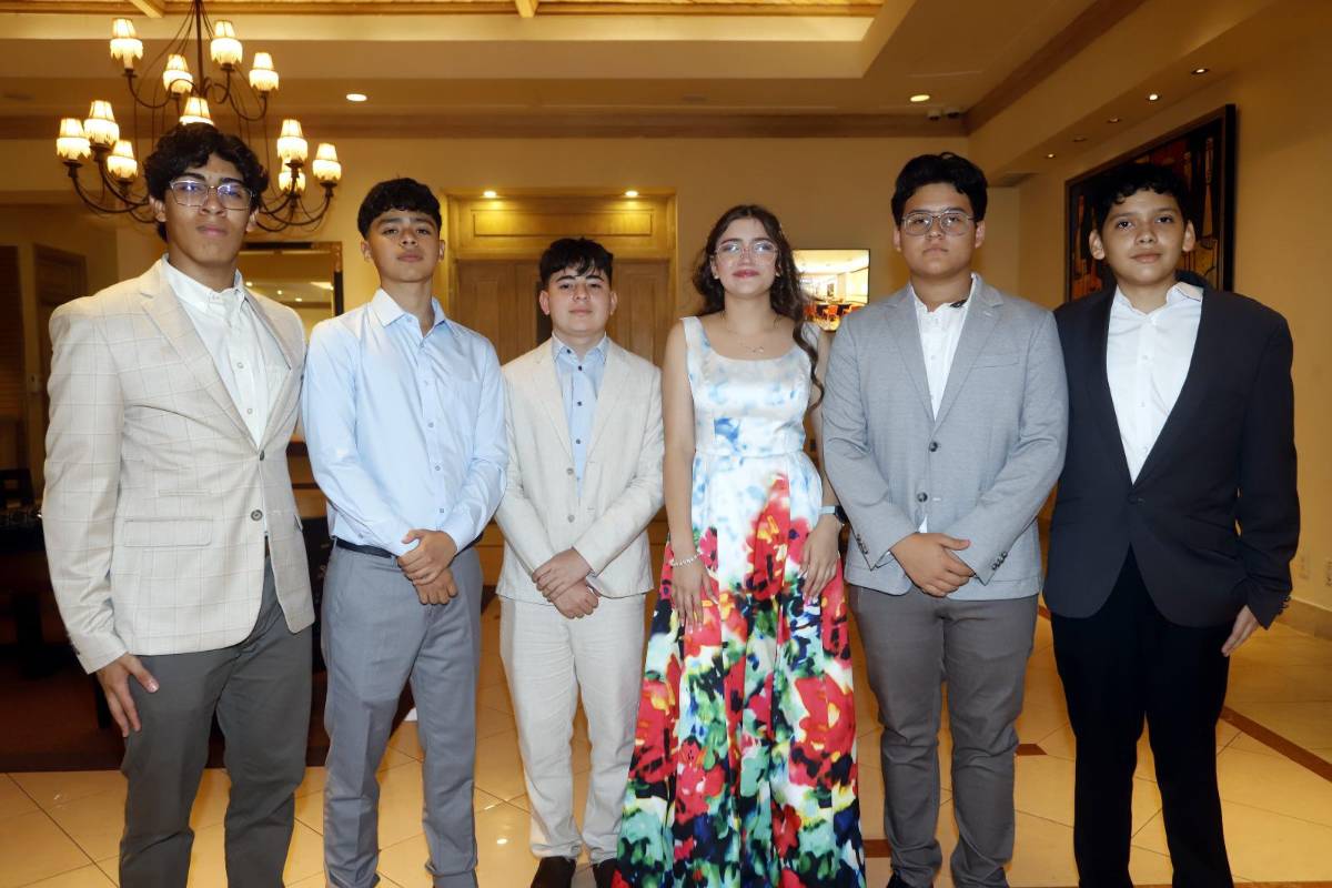 Seniors 2025 de la Happy New Dawn realizan su desayuno