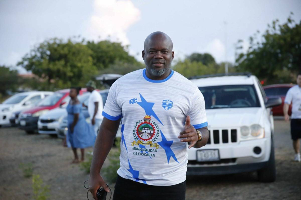 Redondo y su pareja presentes; bella catracha y mundialista en el Haití-Honduras