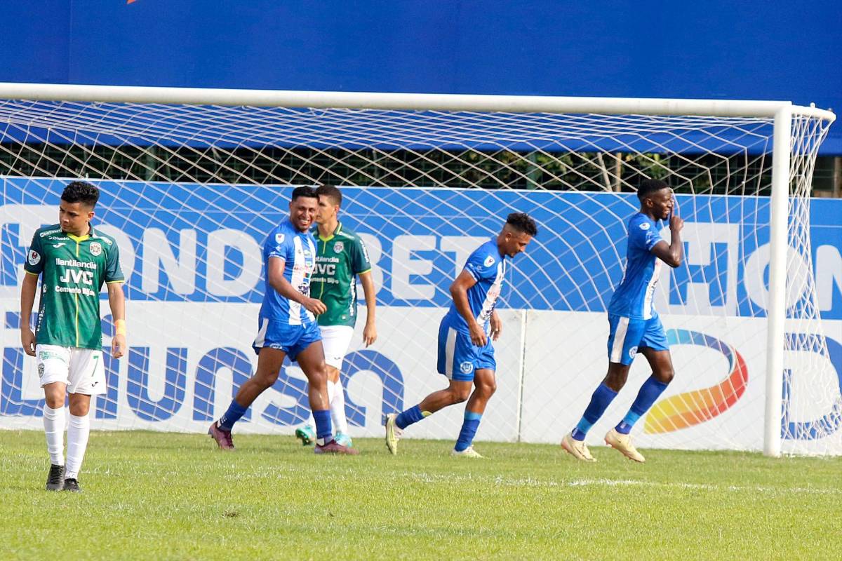 Carlos Bernárdez puso en ventaja al Victoria.