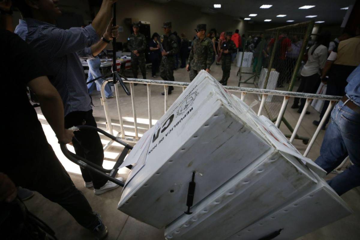 Hermetismo: prensa no puede ingresar a escrutinio de Libre, pero sí del PN y PL