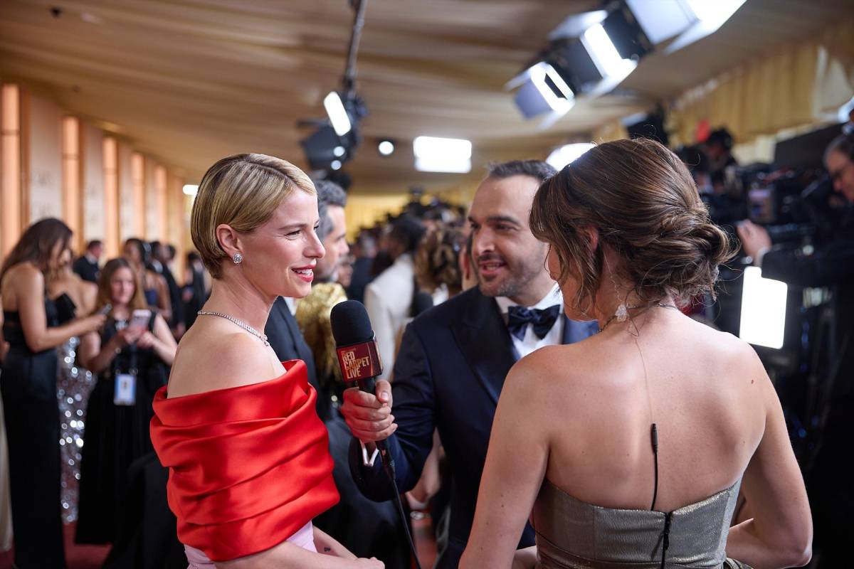 ¿Vestida para ganar? Así llegó Jessie Buckley a los premios Óscar 2026