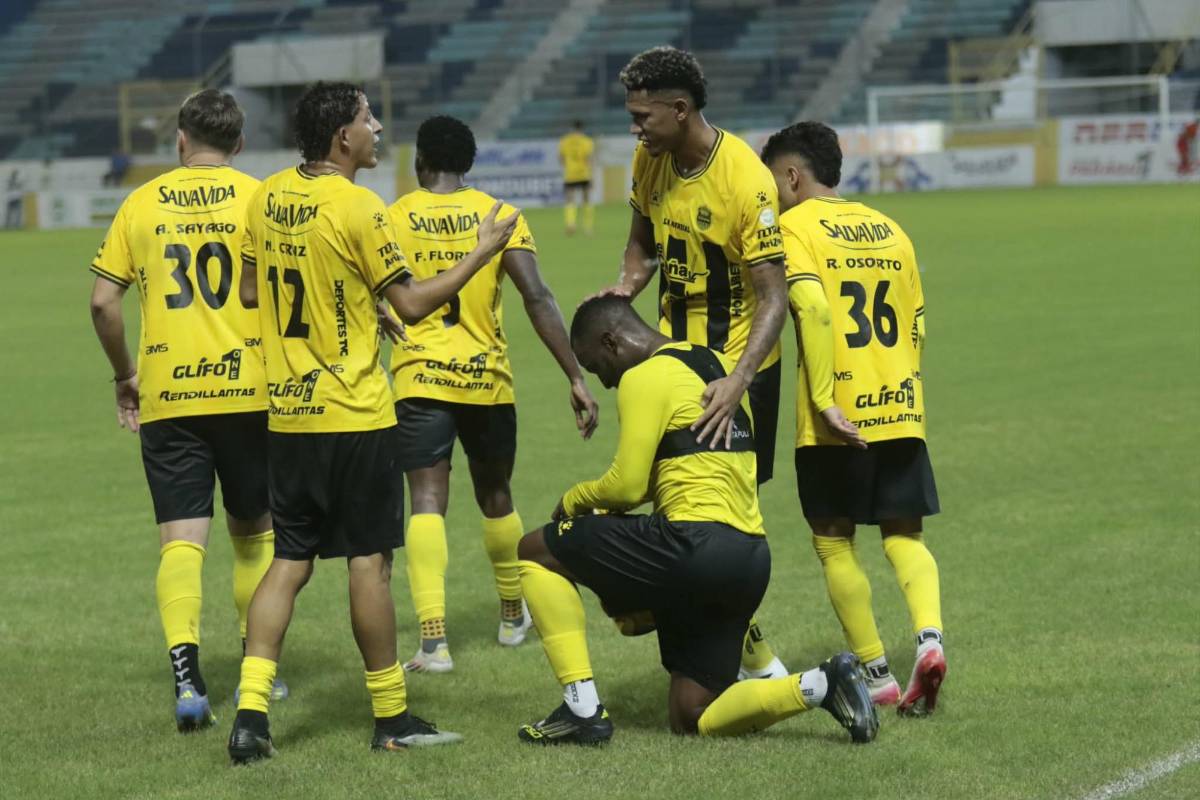 Real España festeja, chicas, debutante sorprende y jugador salió en camilla