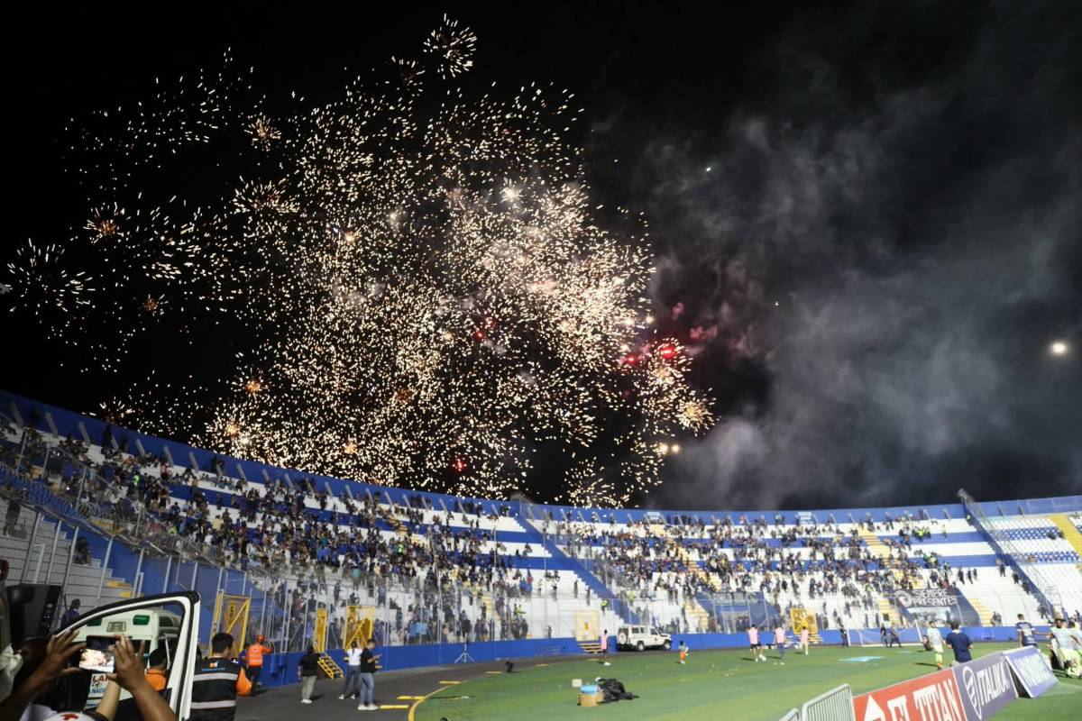 Emilio sorprende con Virginia en el Nacional, fiesta de Motagua y bellezas