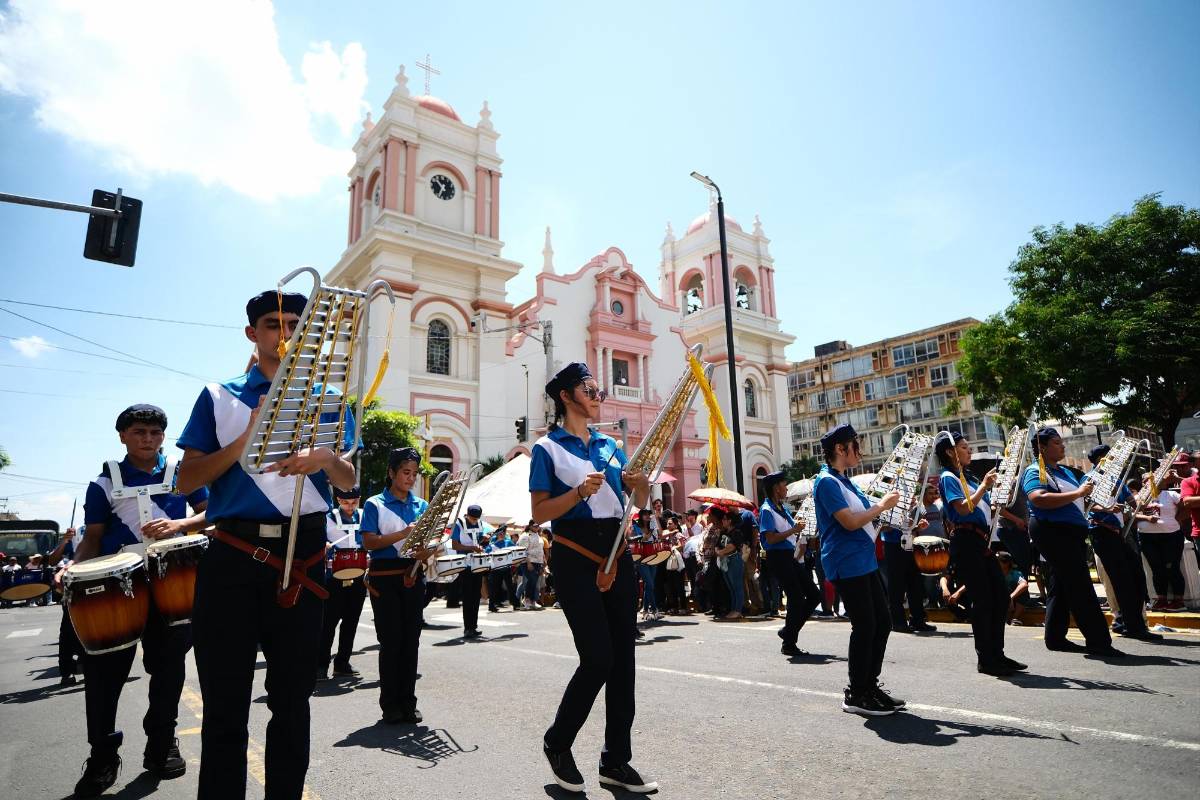 Instituto 1 de Mayo se roba el show en su retorno a los desfiles patrios