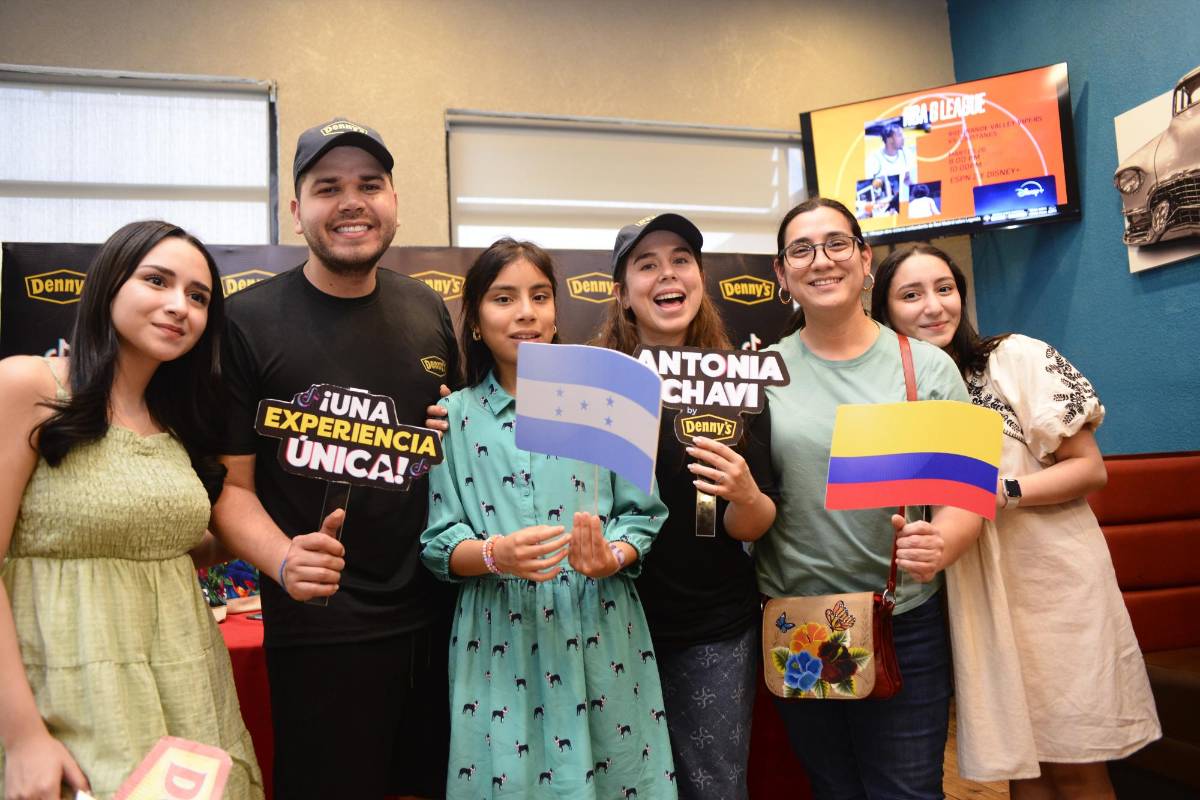 Antonia Botero y Chavi, de “Los Chicaneros”, visitan Honduras y comparten con sus fans