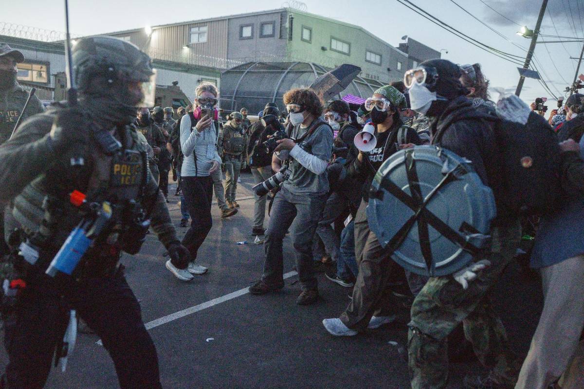 Polémica: ICE cambia normas de detención migratoria y borra protecciones laborales