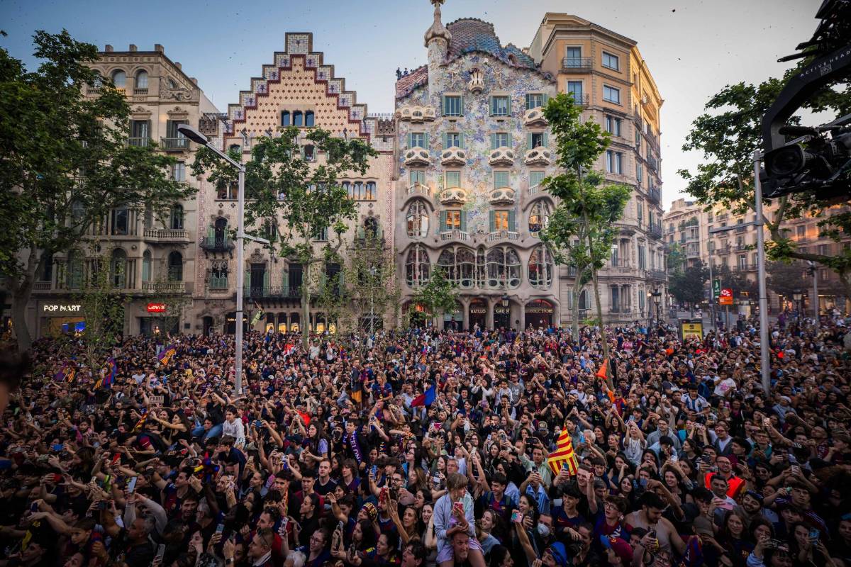 Rúa del Barcelona: locura en calles, se mofan de Real Madrid y promesa de Yamal