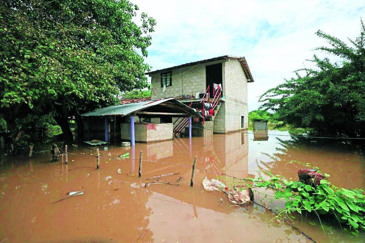 LA PRENSA constató que hay viviendas bajo el agua y muchas personas sin poder alimentarse. Este rotativo recorrió varios municipios de Valle.