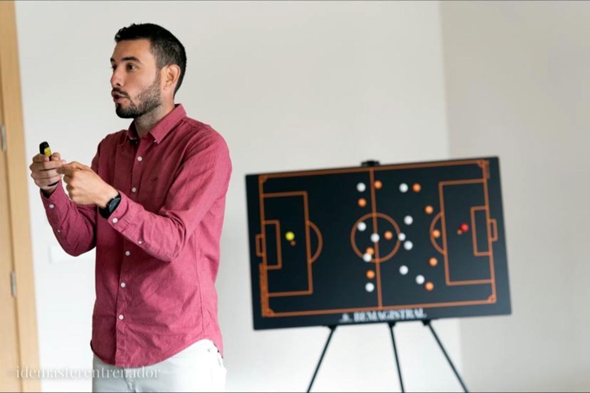 Adrià Díaz era hasta ahora el segundo entrenador del Juvenil C del Real Madrid.