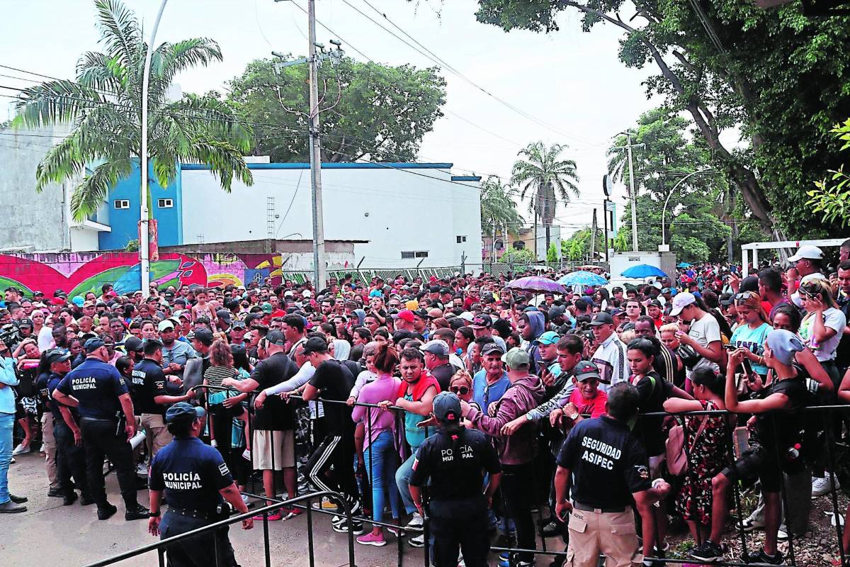 Más de 600 personas al día emigran a Estados Unidos