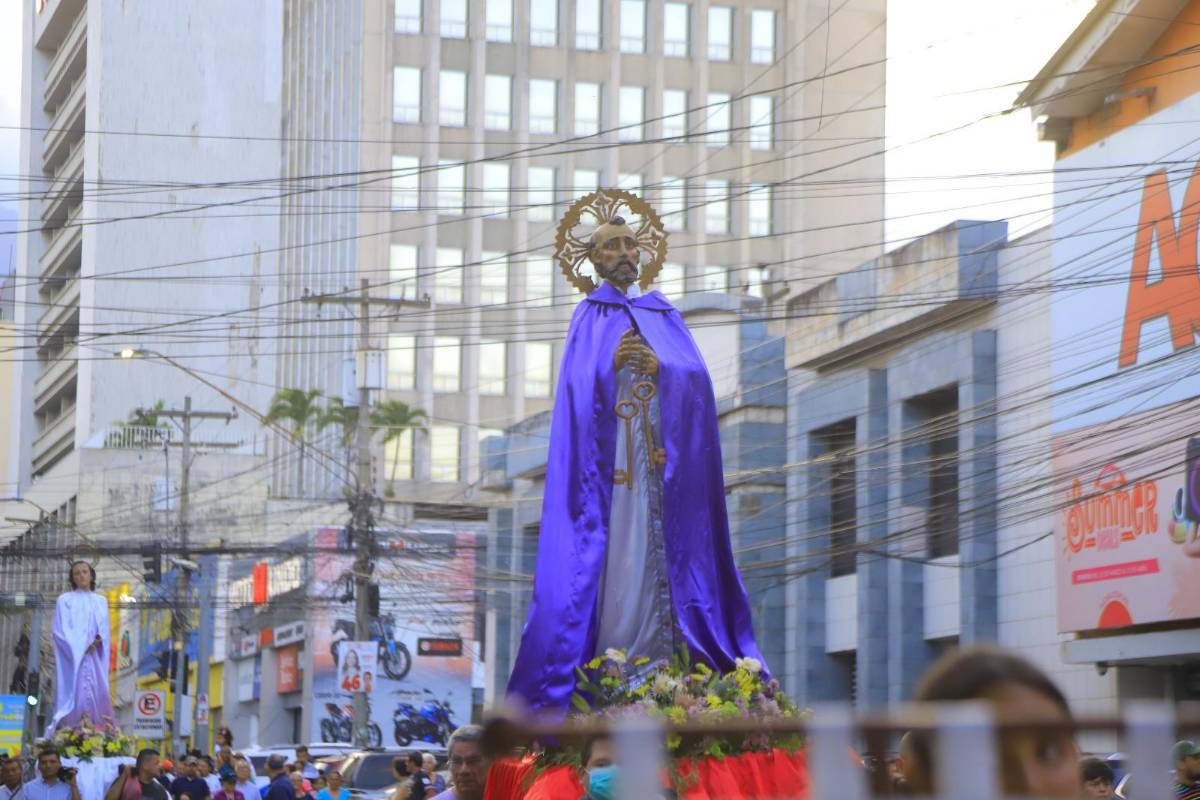 Miles de sampedranos acompañan procesión del Santo Entierro