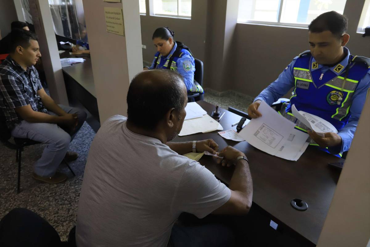 Por falta de licencias emiten 200 permisos temporales al día