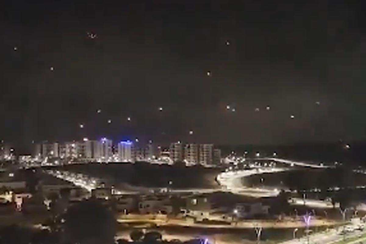 Misiles lanzados por Irán en cielo israelí.
