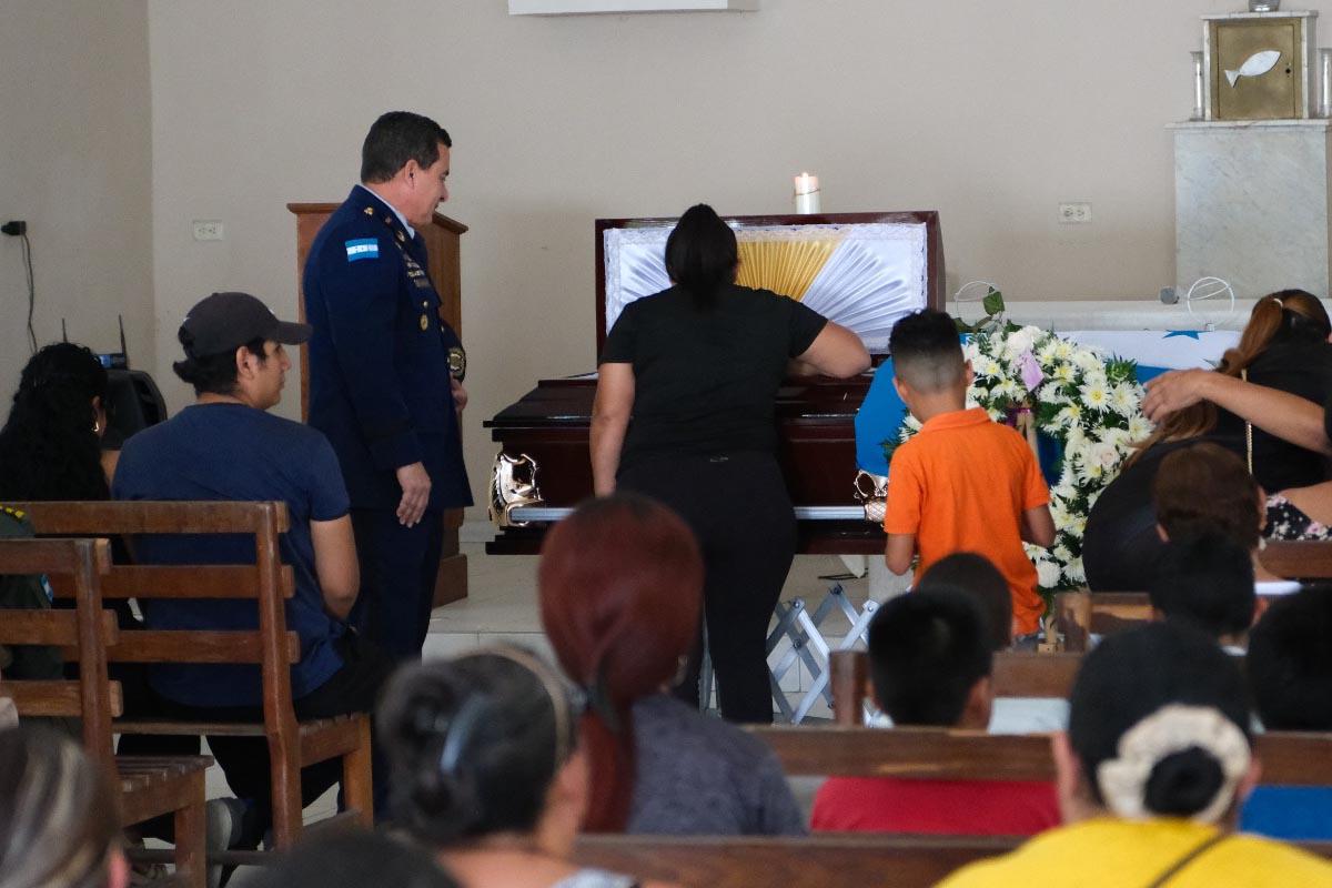 Conmoción por la muerte de estudiante del Liceo Militar por dengue