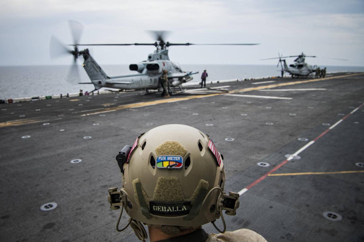 Mueren cinco Marines al estrellarse avión militar en California