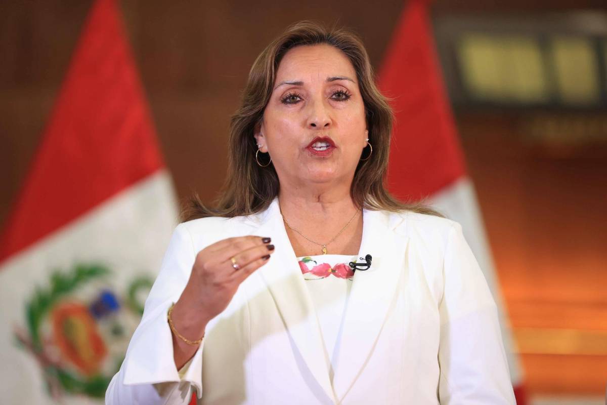 La presidenta de Perú declara ante la fiscal general por muertes en protestas
