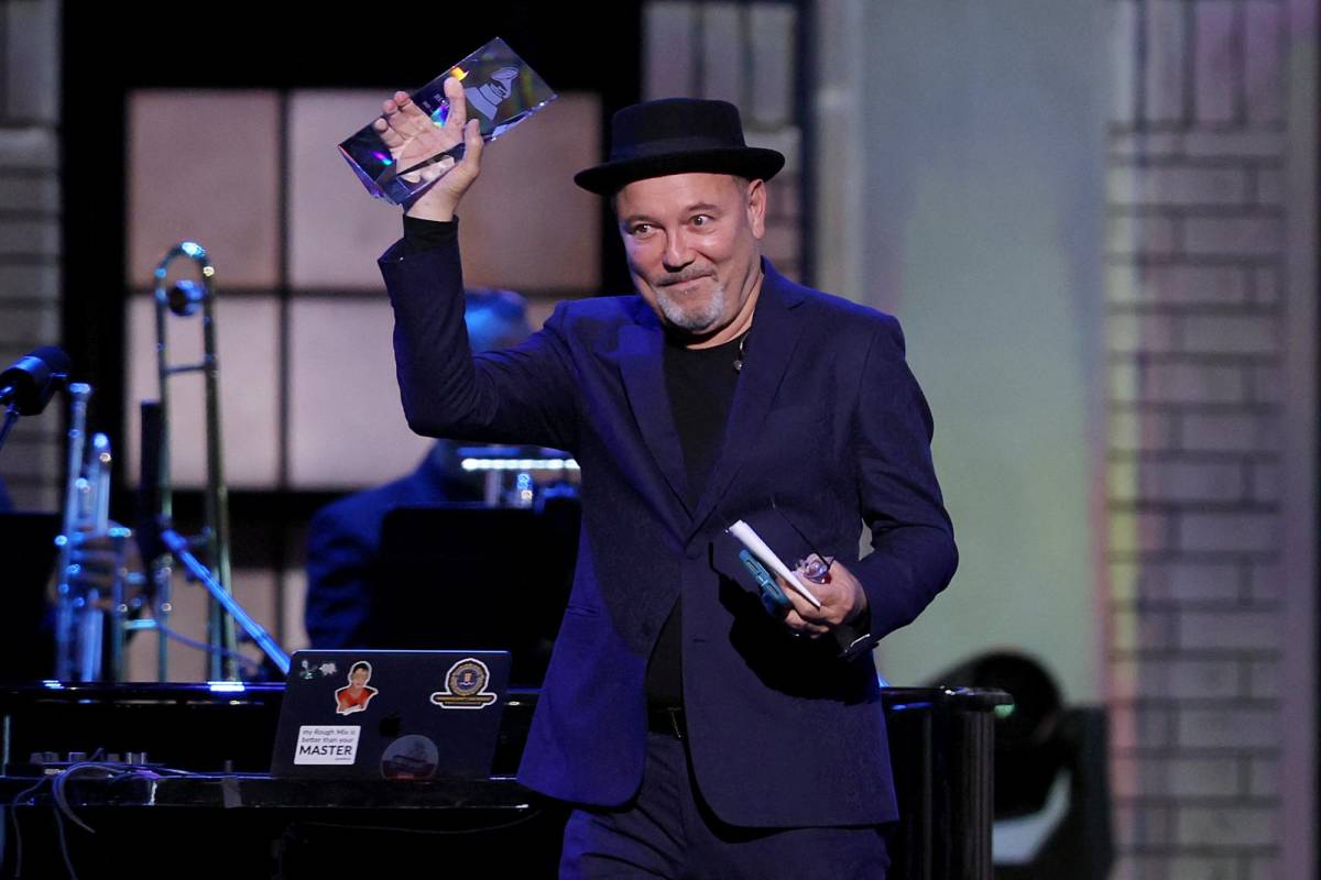 Además de recibir el homenaje a Persona del Año , Rubén Blades obtuvo el premio a mejor álbum de salsa.